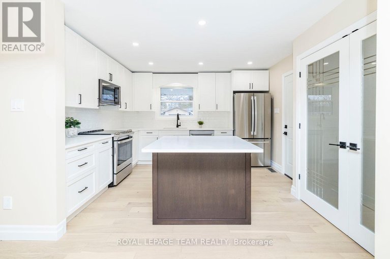 28822085/1245-fairway-drive/manotick-south-to-roger-stevens/ottawa/ontario/K4M1B3_13