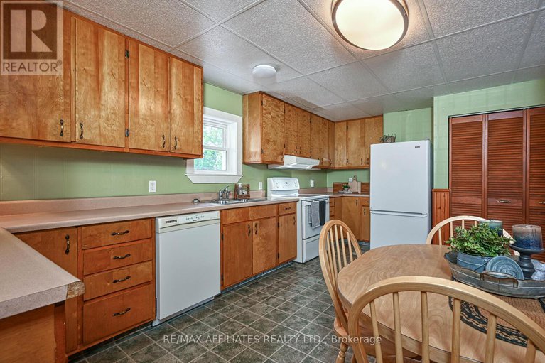 28498244/11-merrick-street/smiths-falls/smiths-falls/ontario/K7A4R2_18