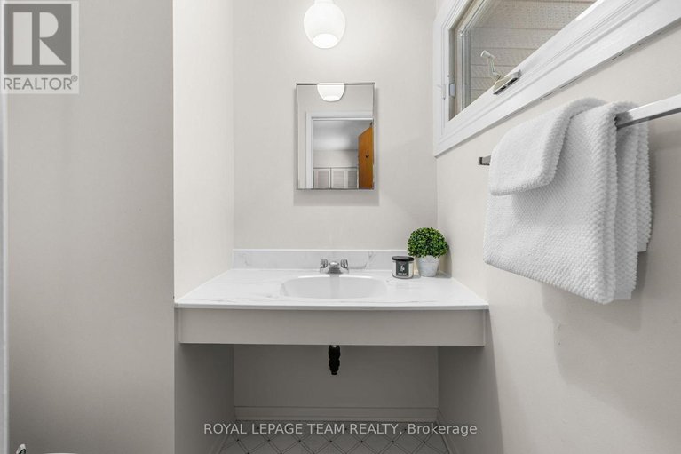 29460825/35-cherrywood-drive/arbeatha-park/ottawa/ontario/K2H6H1_26