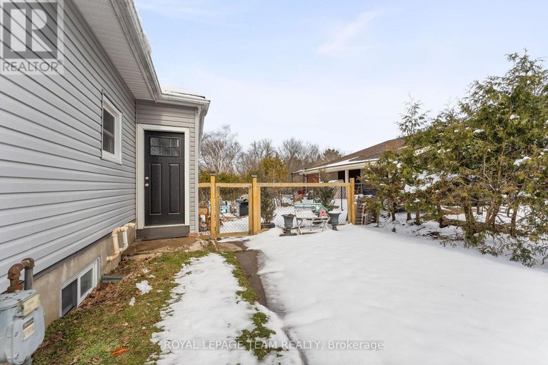 28157446/253-mclean-street/renfrew/renfrew/ontario/K7V1A9_4