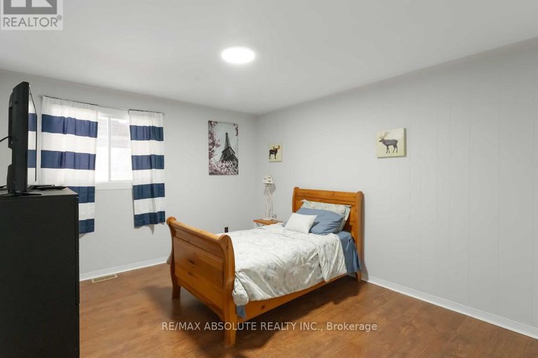 29180472/1984-forced-road/vars-area/ottawa/ontario/K0A3H0_10