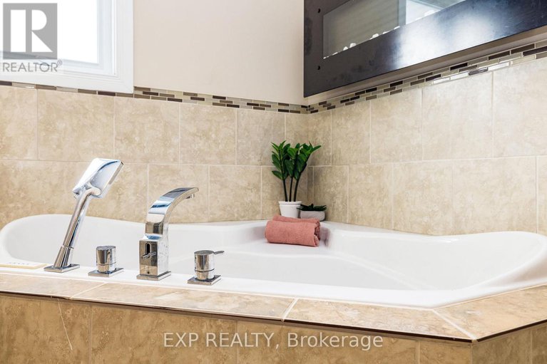 29436487/1052-notre-dame-street/embrun/russell/ontario/K0A1W1_15