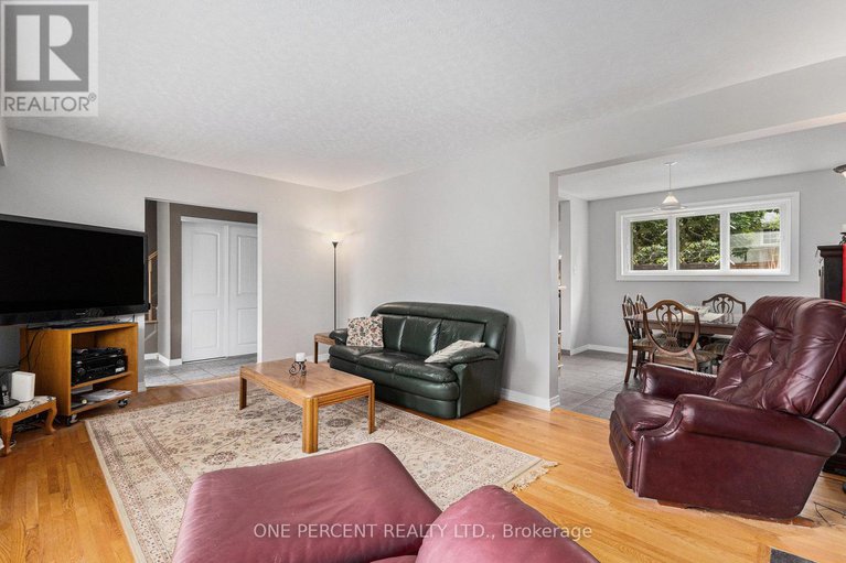 28782240/2563-egan-road/mooneys-bayriverside-park/ottawa/ontario/K1V8M9_8