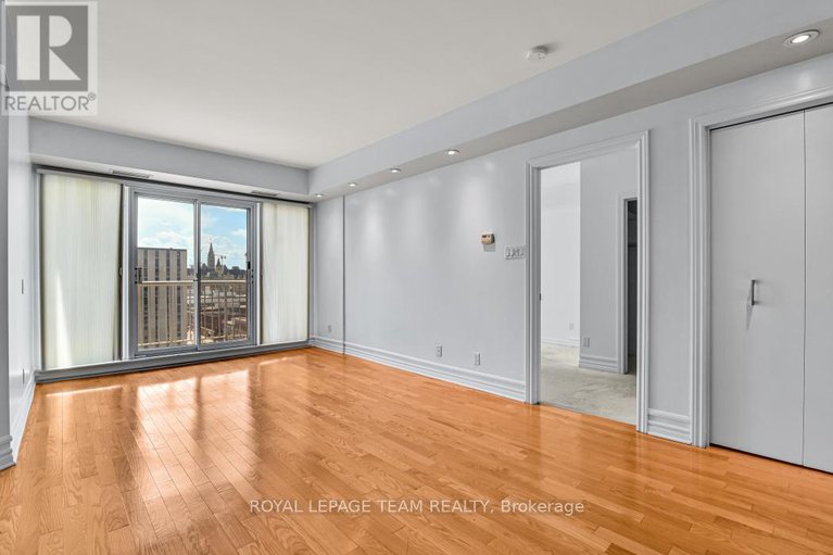 28538344/1306-200-rideau-street/sandy-hill/ottawa/ontario/K1N5Y1_12