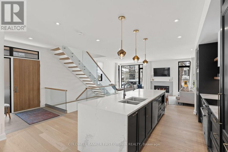 29377970/524-edison-avenue/mckellarhighland/ottawa/ontario/K2A1V1_12