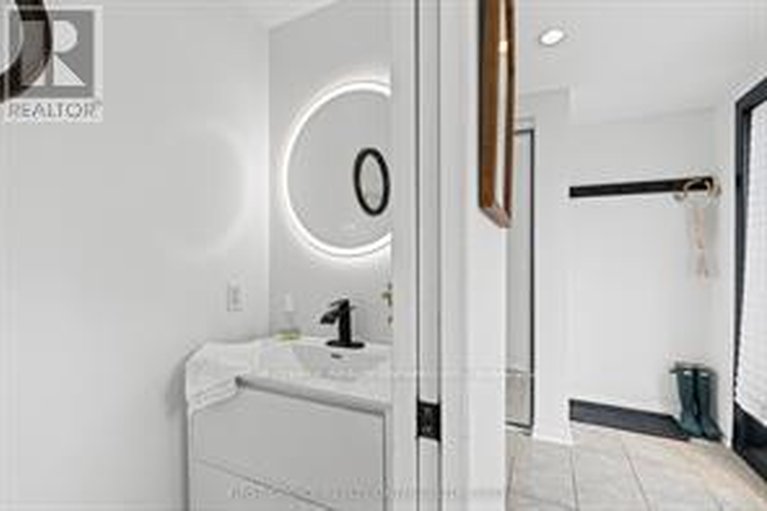 29626971/10-campbell-reid-court/rural-kanata-central/ottawa/ontario/K2K1X7_4