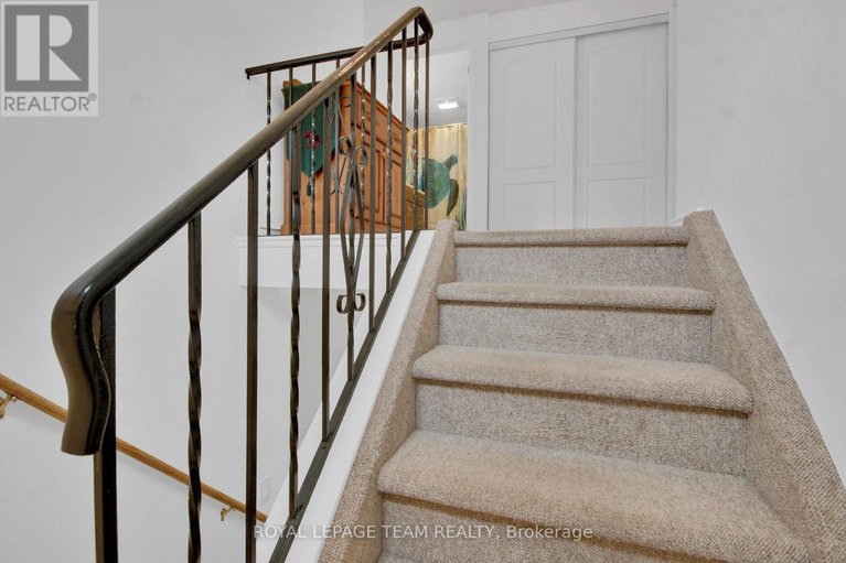 29645242/d-30-black-forest-lane/arbeatha-park/ottawa/ontario/K2H5C8_24