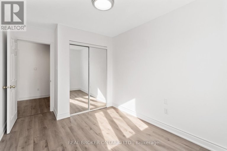 29102518/3-a-southpark-drive/blackburn-hamlet/ottawa/ontario/K1B3B8_22