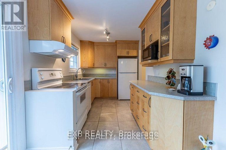 29464156/422-kintyre-private/carleton-square/ottawa/ontario/K2C3M7_8