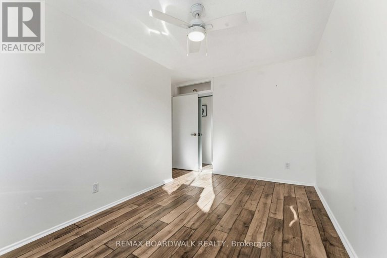 29341768/13-corley-private/heron-gateindustrial-park/ottawa/ontario/K1V8T7_19