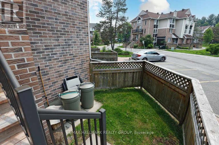 28435230/8-3-stonebank-crescent/westcliffe-estates/ottawa/ontario/K2H9M2_3