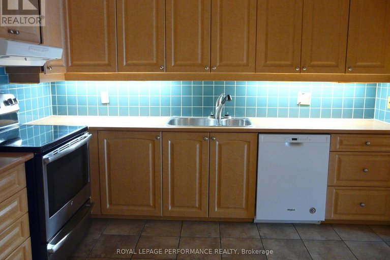 29224356/1172-foxborough-private/beaconwood/ottawa/ontario/K1J1E2_10