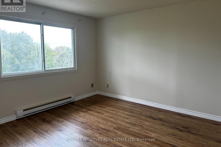 28795626/408-214-viewmount-drive/borden-farmstewart-farmcarleton-heightsparkwood-hills/ottawa/ontario/K2E7X3_9