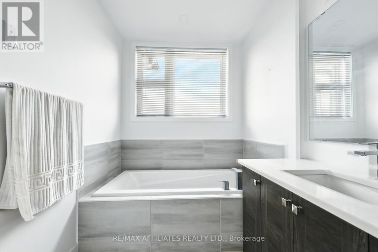 28460432/966-acoustic-way/riverside-southgloucester-glen/ottawa/ontario/K4M0R1_15