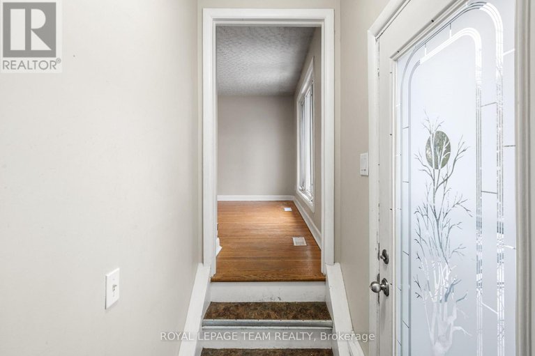 29261013/1938-bromley-road/carlingwood/ottawa/ontario/K2A1C2_3