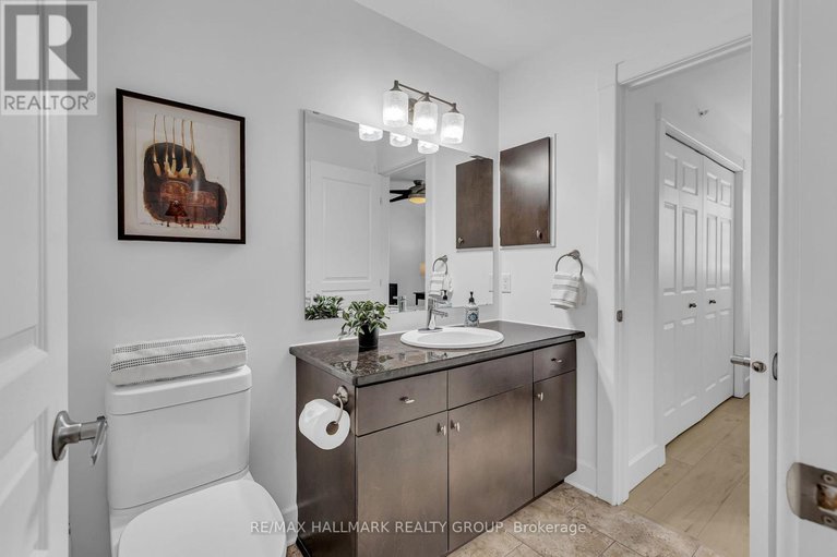 28335496/b301-124-guigues-avenue/lower-townbyward-market/ottawa/ontario/K1N5H7_32