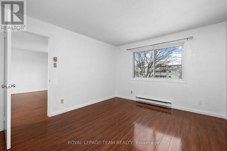 29098666/314-214-viewmount-drive/borden-farmstewart-farmcarleton-heightsparkwood-hills/ottawa/ontario/K2E7X3_16
