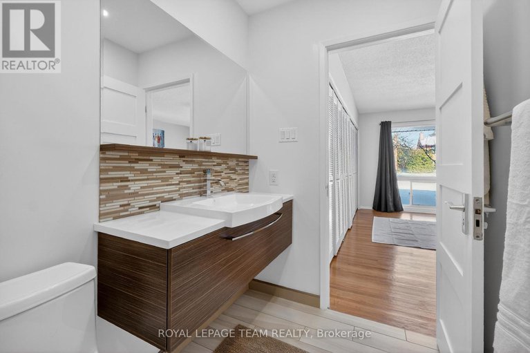 29400979/28-tiffany-crescent/beaverbrook/ottawa/ontario/K2K1W2_30