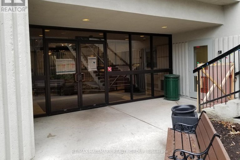 28905031/1704-158-c-mcarthur-avenue/vanier/ottawa/ontario/K1L8E7_2