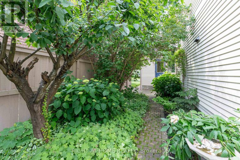 28541779/21-hime-crescent/hunt-club-park/ottawa/ontario/K1G4S1_44
