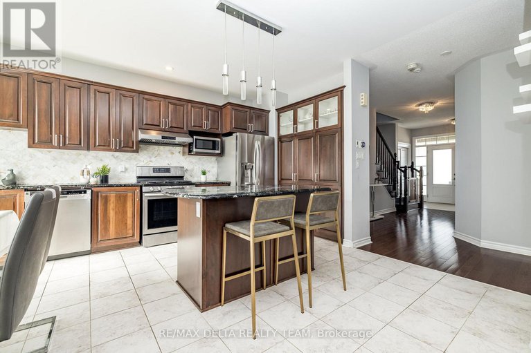 28750818/218-enclave-walk/mer-bleuebradley-estatesanderson-park/ottawa/ontario/K1W0J4_5