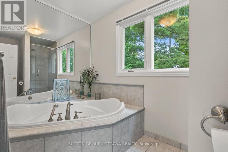 28824766/9-sundance-court/sheahan-estatestrend-village/ottawa/ontario/K2H8T4_29
