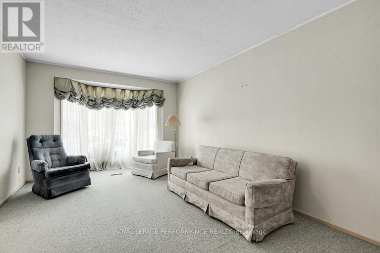 28381018/1970-marquis-avenue/beaconwood/ottawa/ontario/K1J8J4_6