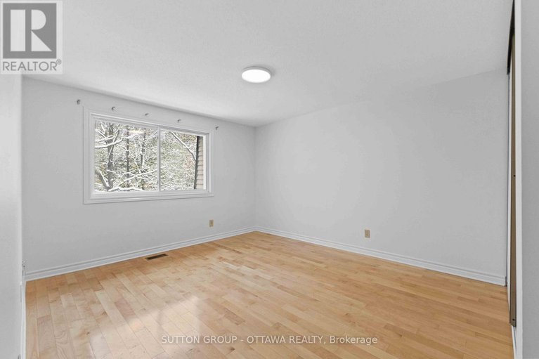 29094493/131-renova-avenue/riverview-park/ottawa/ontario/K1G4C7_12