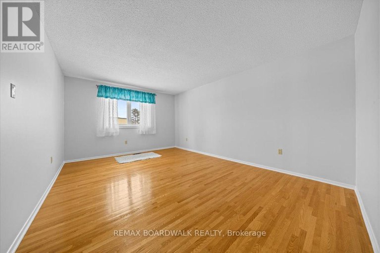 29358697/4547-carlsbad-lane/sarsfieldbearbrook/ottawa/ontario/K0A3H0_20