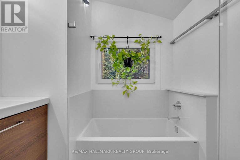 29608870/229-greensway-avenue/kingsview-park/ottawa/ontario/K1L7V3_17