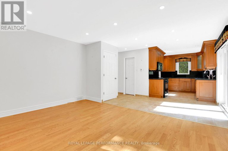 29066042/3804-autumnwood-street/emerald-woodssawmill-creek/ottawa/ontario/K1T2G8_9