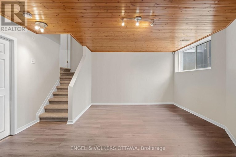 29142168/526-meadowbreeze-drive/emerald-meadowstrailwest/ottawa/ontario/K2M2T4_28