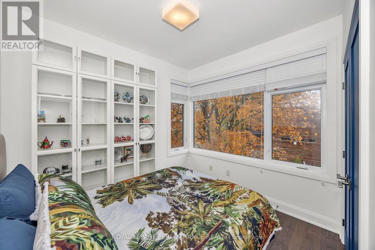 29438323/383-princeton-avenue/mckellarhighland/ottawa/ontario/K2A4E1_25