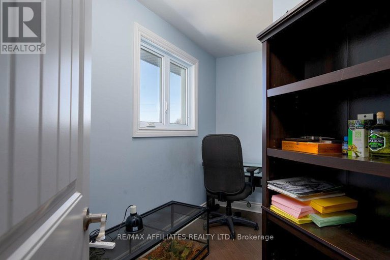 28142173/2284-summerside-drive/manotick-east-to-manotick-station/ottawa/ontario/K4M1B4_31