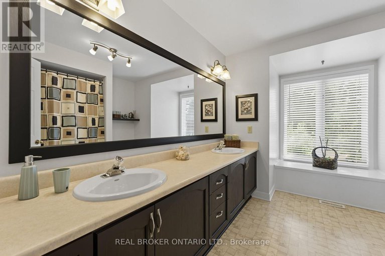 28875252/3-red-oaks-trail/stittsville-central/ottawa/ontario/K2S1E2_32