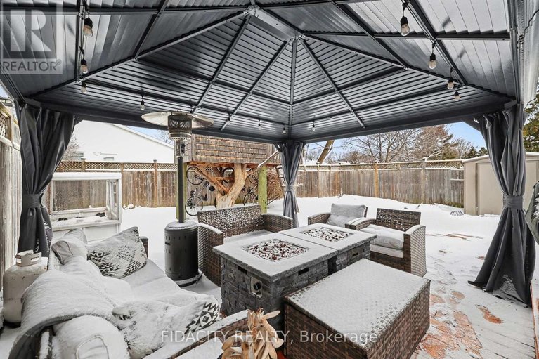 29485889/28-glamorgan-drive/glencairnhazeldean/ottawa/ontario/K2L1P9_29