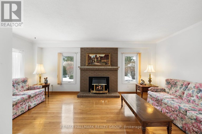 29434768/1177-st-moritz-crescent-n/convent-glen-north/ottawa/ontario/K1C2B2_18