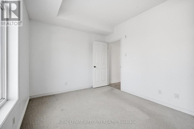 29425303/c-849-blackcomb-private/elmvale-acres/ottawa/ontario/K1G4E4_18