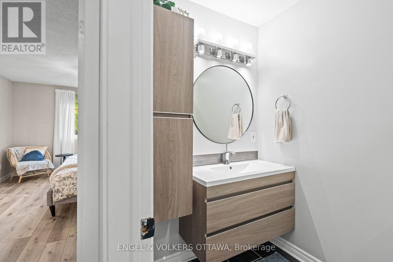 28507549/68-thornbury-crescent/centrepointe/ottawa/ontario/K2G6C4_31