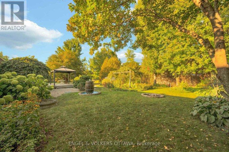 28887714/5233-mclean-crescent/manotick-long-island-nicholls-island/ottawa/ontario/K4M1G1_38