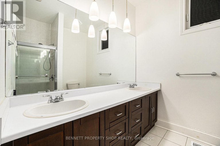 28245606/123-york-street/lower-townbyward-market/ottawa/ontario/K1N5T4_15