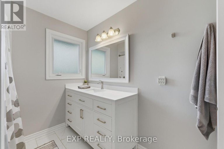 28982372/73-1900-marquis-avenue/beaconwood/ottawa/ontario/K1J8J2_24