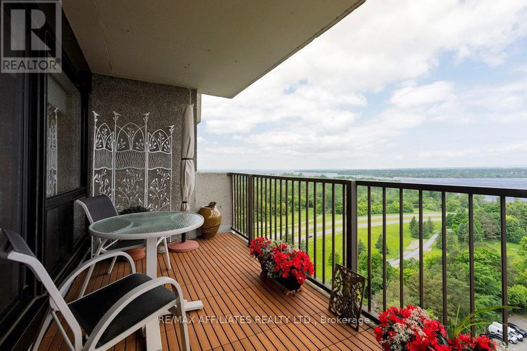 28466299/1705-1195-richmond-road/woodroffe/ottawa/ontario/K2B8E4_15