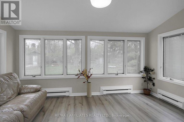 28736699/312-mountbatten-avenue/alta-vistafaircrest-heights/ottawa/ontario/K1H5W3_13