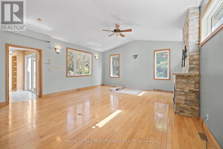 28857396/198-park-grove-drive/queenswood-heights-south/ottawa/ontario/K1E2T1_17