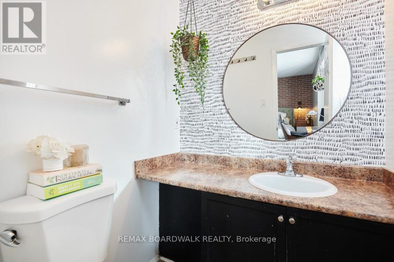 29327134/3-104-cheltenham-private/hunt-club-woods/ottawa/ontario/K1V0L6_24