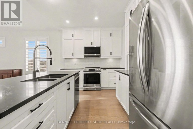 29304430/621-enclave-lane-sw/town-of-rockland/clarence-rockland/ontario/K4K0M8_11