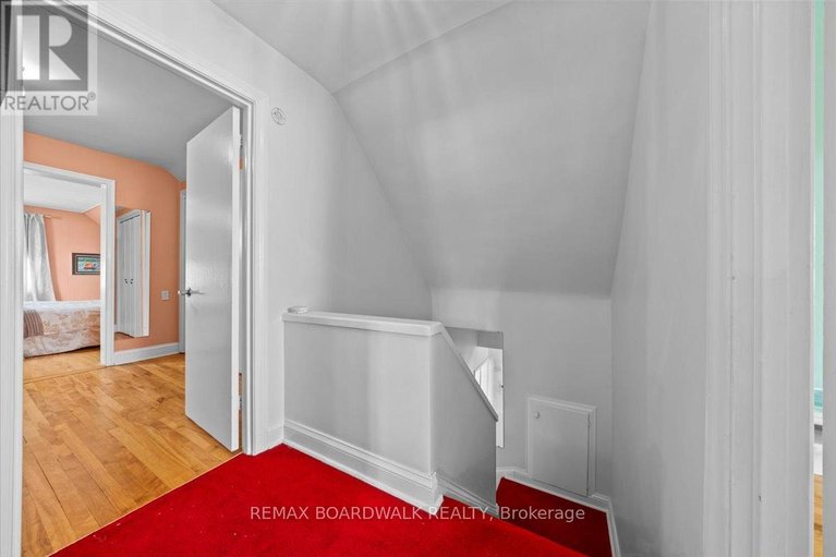 29689978/961-kingsmere-avenue/mckellar-heightsglabar-park/ottawa/ontario/K2A3K3_28