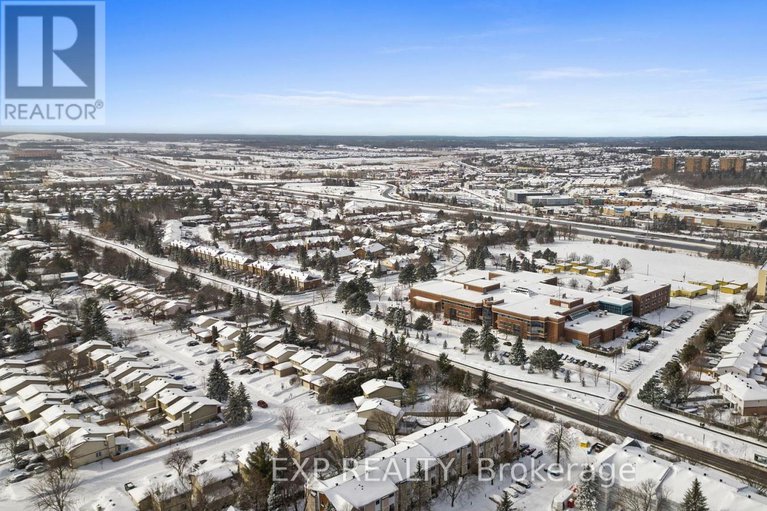 29394023/4-260-fenerty-court/katimavik/ottawa/ontario/K2L3A7_31