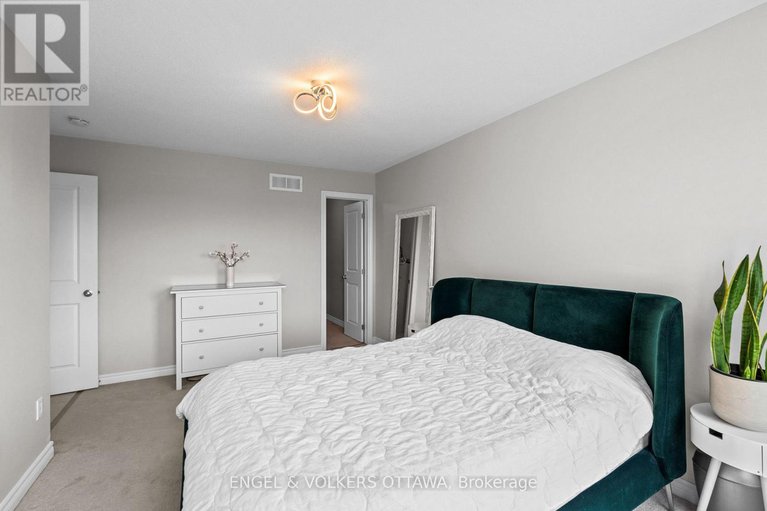 28498839/618-lauraleaf-crescent/half-moon-bay/ottawa/ontario/K2J6G9_22